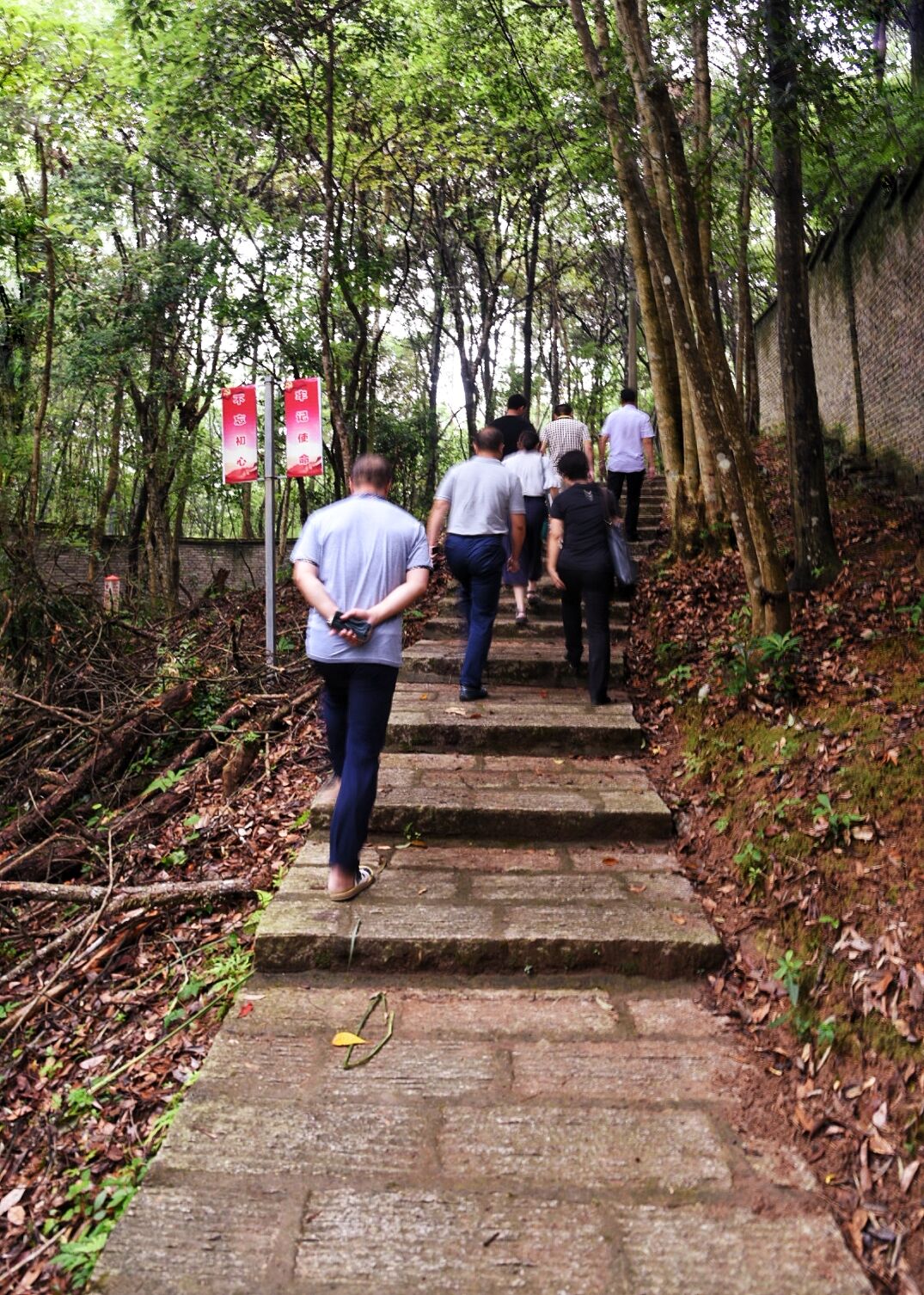 调研组重走红军路
