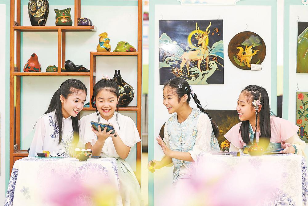 仓山区麦顶小学结合课后延时社团特色开展“非遗漆艺绘立冬”主题活动