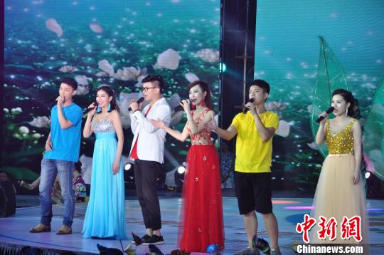 图为演出现场 张实荐 摄