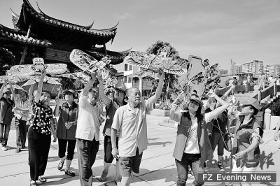 点击放大