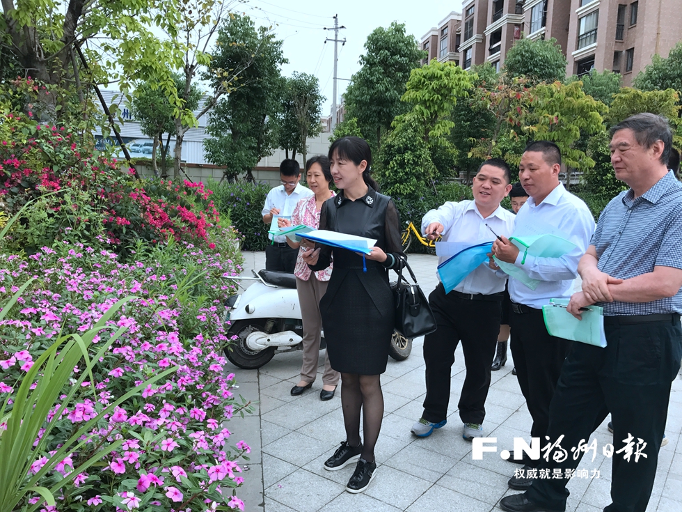 劳模和代表委员为地铁站点绿化景观点赞