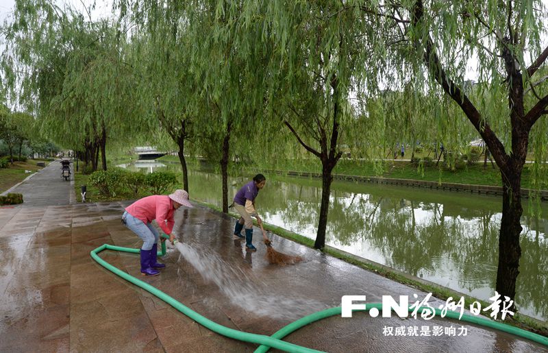 “卷地毯”展开最后攻坚 飞凤河两岸步道全线贯通