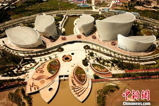 空中鸟瞰“茉莉花”造型海峡文化艺术中心。　王东明 摄