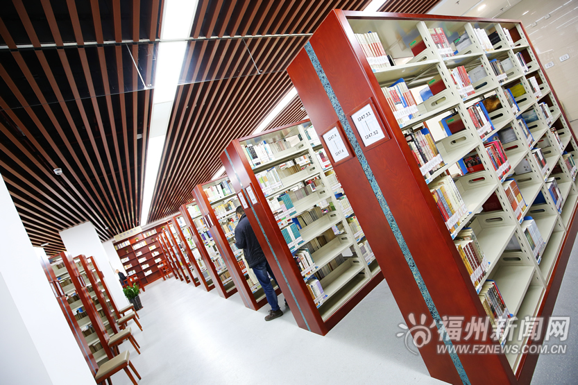 在福州市图书馆感受“静穆的海浪”