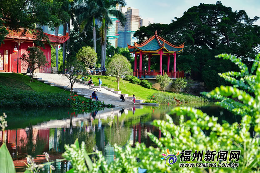 种大树造绿荫　流花叠影展新颜